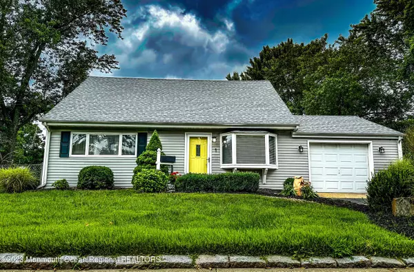 1 Hilltop Place, Hazlet, NJ 07730