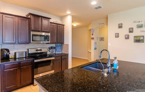 734 CORNFLOWER CT, New Braunfels, TX 78130-4798