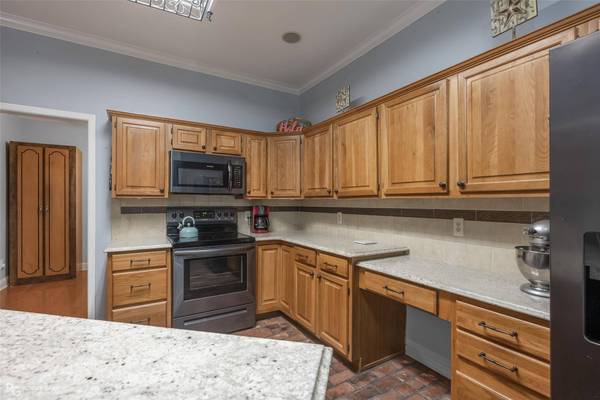 2098 Woodlake Drive, Benton, LA 71006