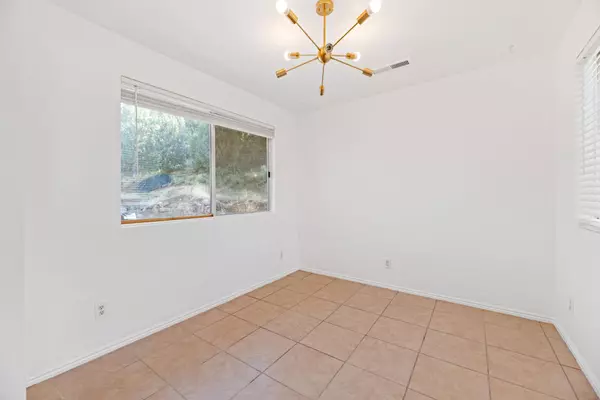 855 N Paradise LN, Apple Valley, UT 84737