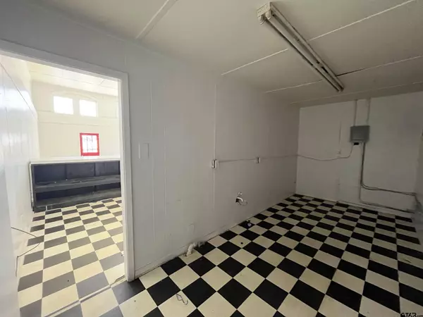 129 W Duval St, Troup, TX 75789