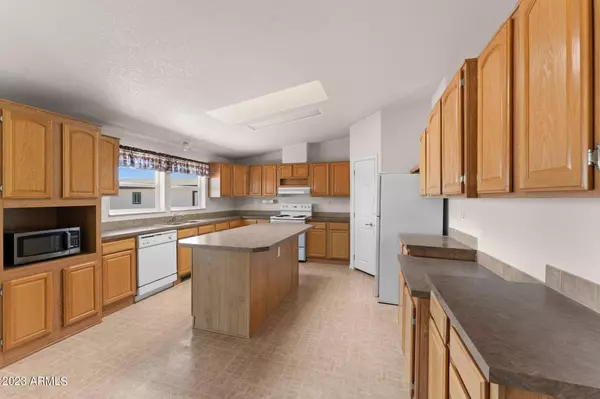 45746 W J-1 RANCH Road, Wickenburg, AZ 85390