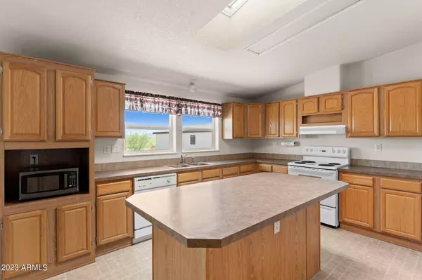 45746 W J-1 RANCH Road, Wickenburg, AZ 85390