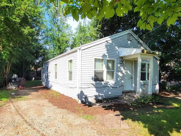 1007 Plymouth LN, Mchenry, IL 60051