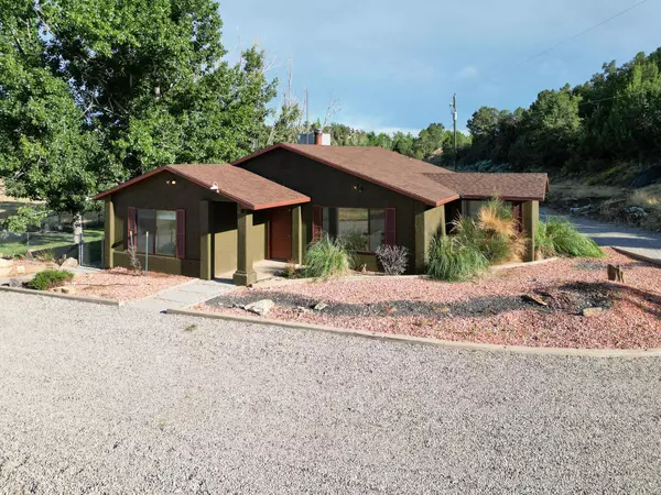 855 N Paradise LN, Apple Valley, UT 84737