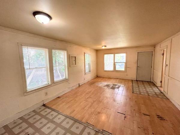 1007 Plymouth LN, Mchenry, IL 60051