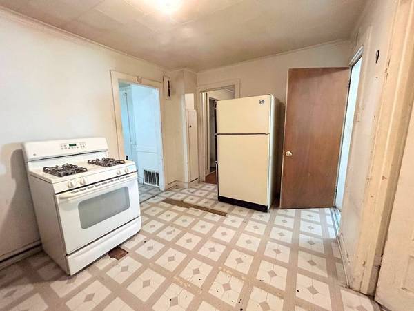 1007 Plymouth LN, Mchenry, IL 60051