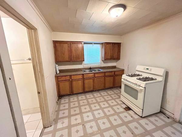 1007 Plymouth LN, Mchenry, IL 60051