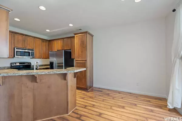 858 W HALSTEAD DR N, North Salt Lake, UT 84054