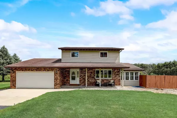 5460 Ridge Road, Marshall, WI 53559