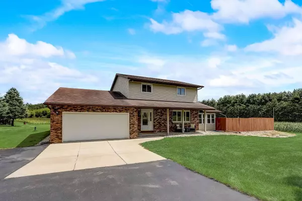 5460 Ridge Road, Marshall, WI 53559