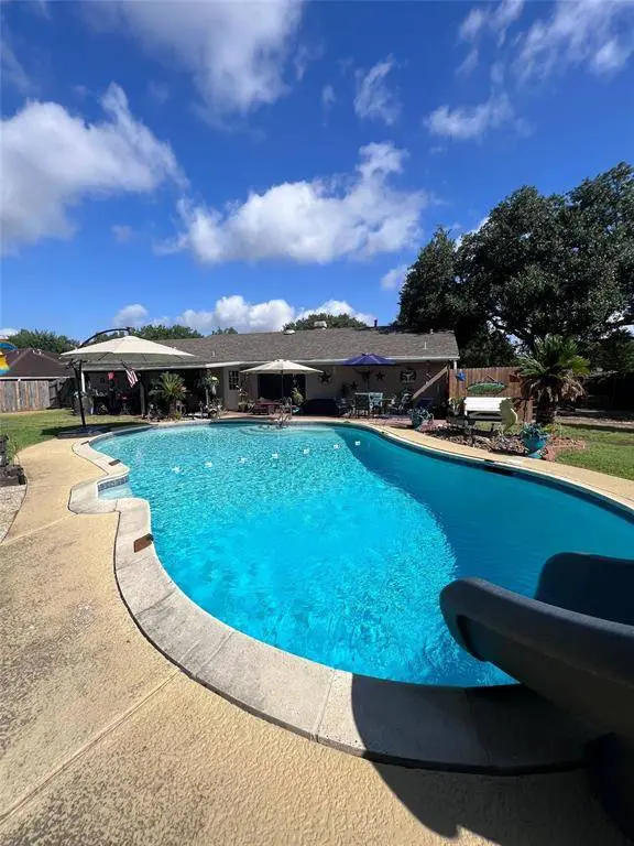 1001 Windy DR, Brenham, TX 77833