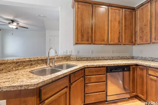 858 W HALSTEAD DR N, North Salt Lake, UT 84054