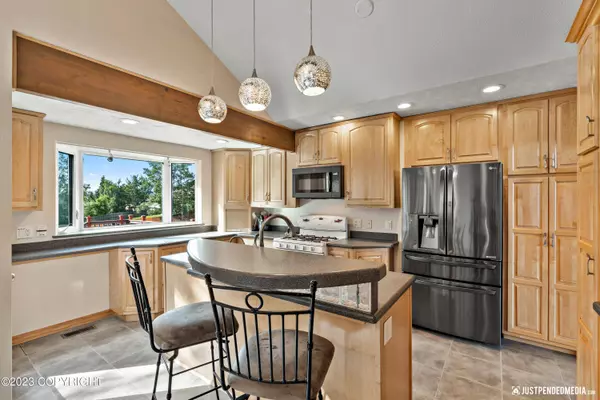 9644 Nulato CIR, Eagle River, AK 99577