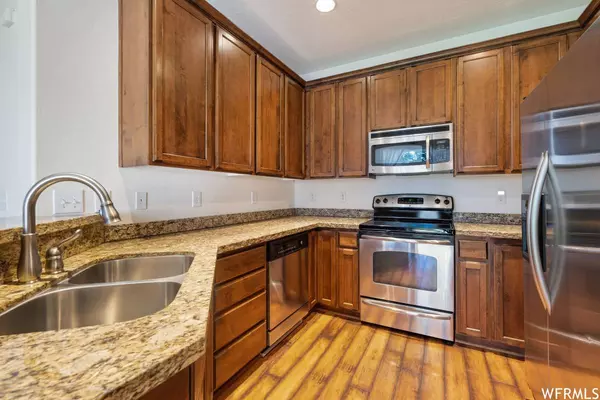 858 W HALSTEAD DR N, North Salt Lake, UT 84054