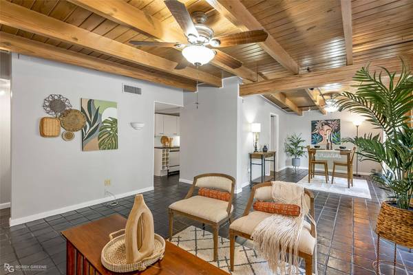 327 Meadowbrook Lane, Shreveport, LA 71105