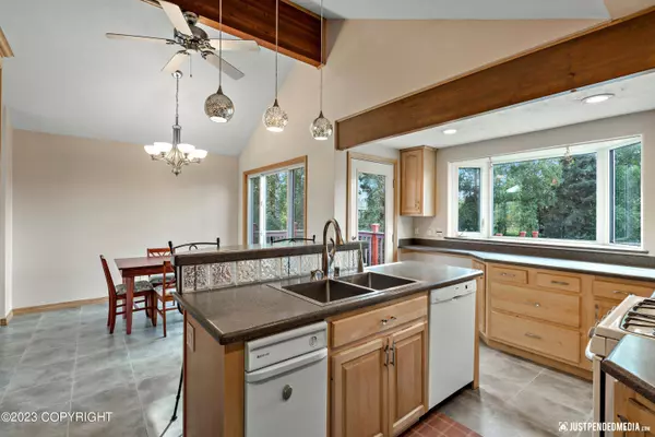 9644 Nulato CIR, Eagle River, AK 99577