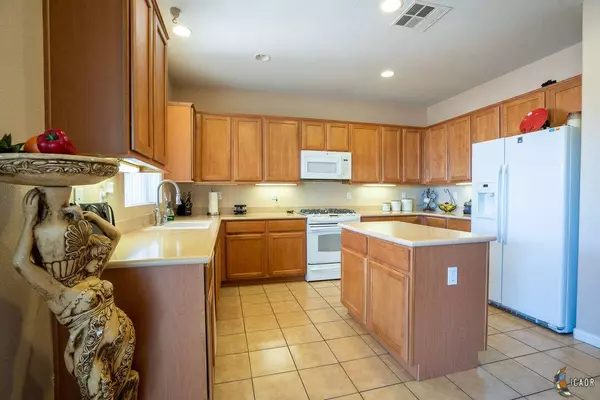 2696 Jade Tree St, Imperial, CA 92251