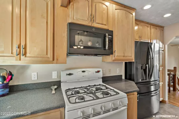 9644 Nulato CIR, Eagle River, AK 99577