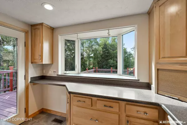 9644 Nulato CIR, Eagle River, AK 99577