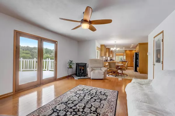 5460 Ridge Road, Marshall, WI 53559