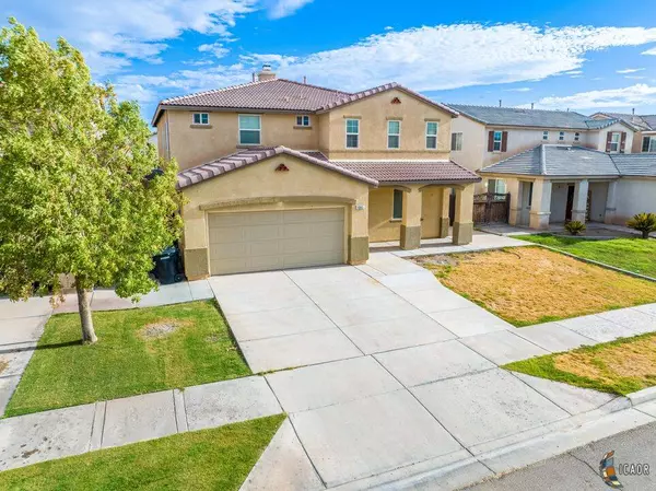 1061 Desertview Ave, El Centro, CA 92243