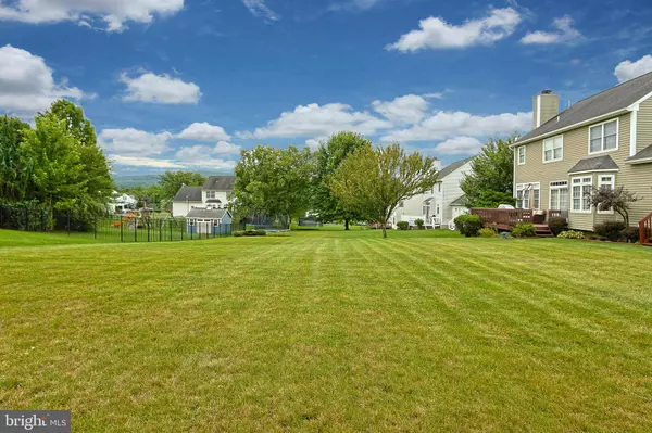 1571 TOURSDALE DR, Easton, PA 18045