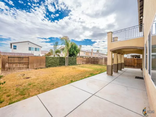 1061 Desertview Ave, El Centro, CA 92243