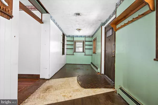 2215 SULPHUR SPRING RD, Halethorpe, MD 21227