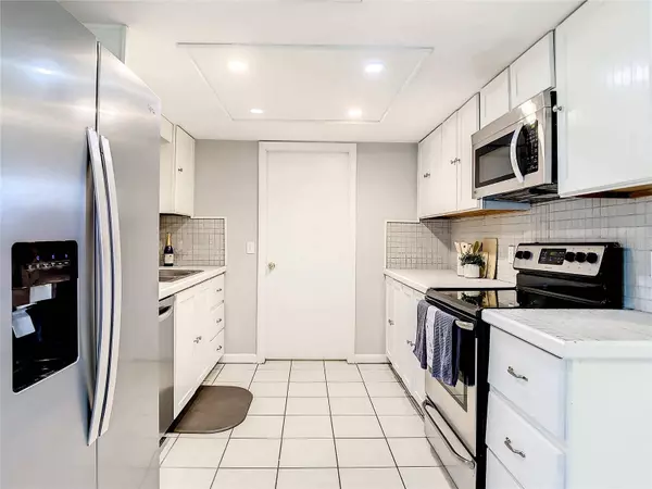 3902 LAKE SHORE DR, Palm Harbor, FL 34684