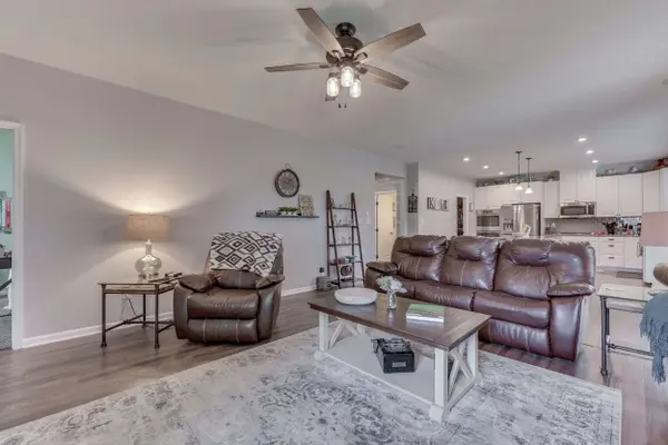 1802 Chateaux CT, Greenwood, IN 46143