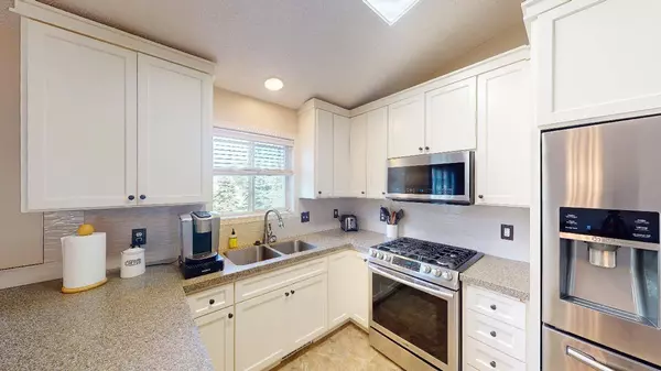 414 11th AVE NW, Isanti, MN 55040