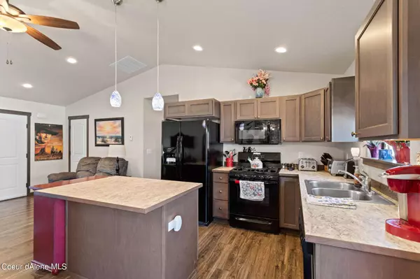 9041 N Scotsworth St, Post Falls, ID 83854