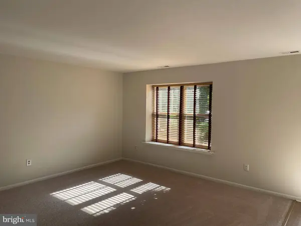 6 ADAM LN, Voorhees, NJ 08043