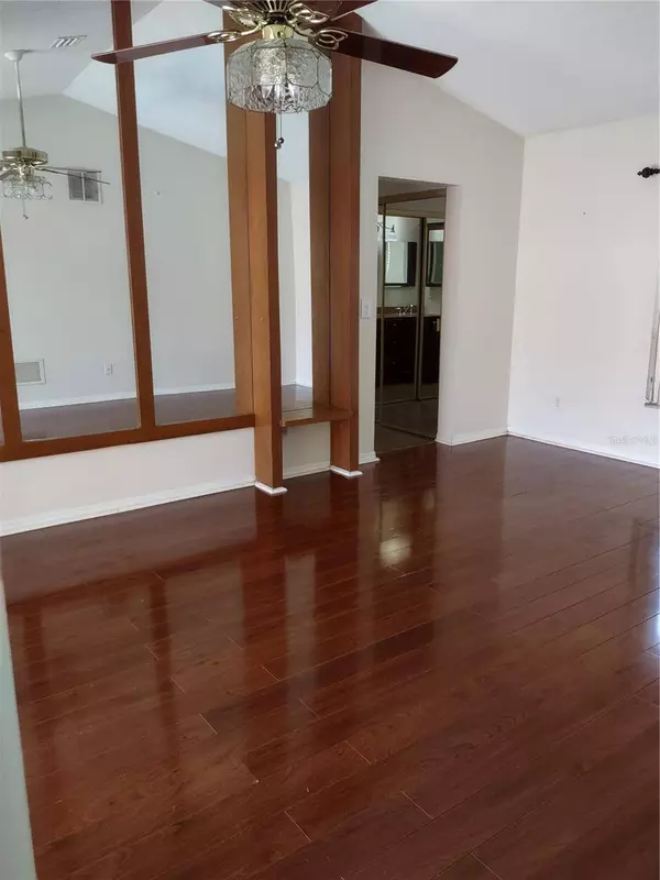 5025 NASSAU CIR #6, Orlando, FL 32808