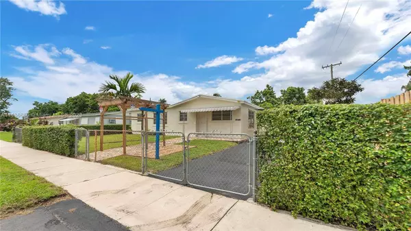 1271 NE 206th St, Miami, FL 33179