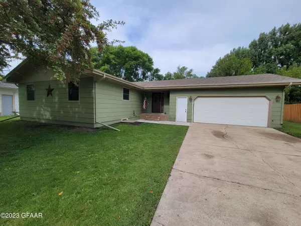 3302 CHERRY LYNN Drive, Grand Forks, ND 58201