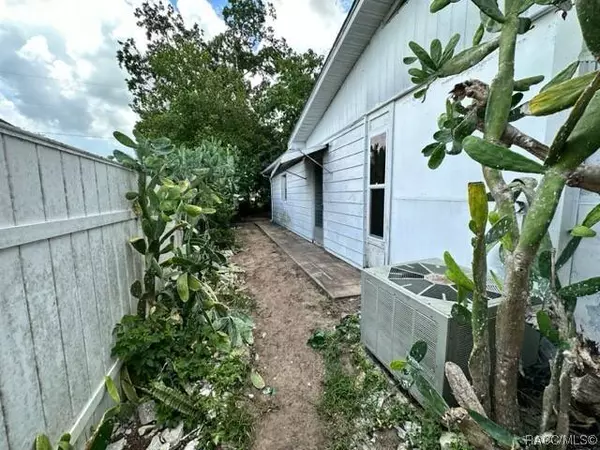 7 N Melbourne ST, Beverly Hills, FL 34465