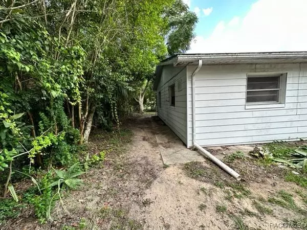 7 N Melbourne ST, Beverly Hills, FL 34465