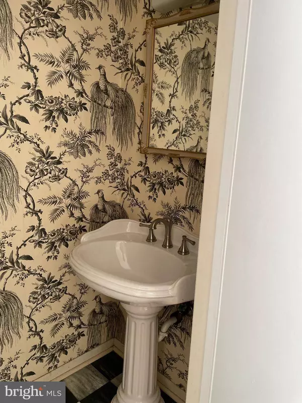 6 ADAM LN, Voorhees, NJ 08043