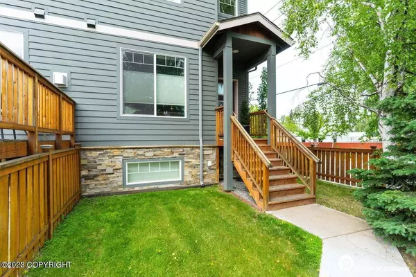 1504 H ST #4, Anchorage, AK 99501