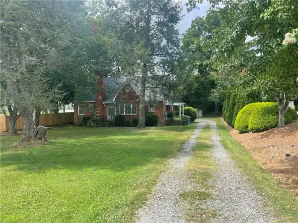 266 W Swannanoa Avenue, Liberty, NC 27298