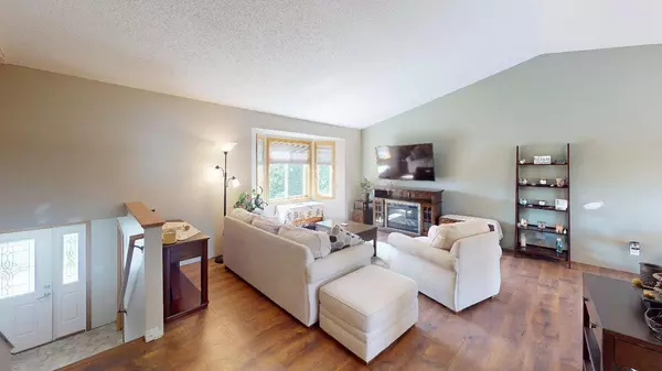 414 11th AVE NW, Isanti, MN 55040