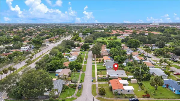 1271 NE 206th St, Miami, FL 33179