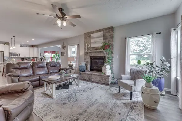 1802 Chateaux CT, Greenwood, IN 46143