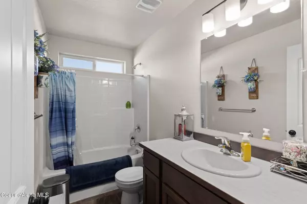 9041 N Scotsworth St, Post Falls, ID 83854