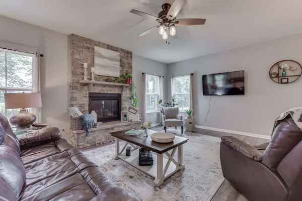 1802 Chateaux CT, Greenwood, IN 46143