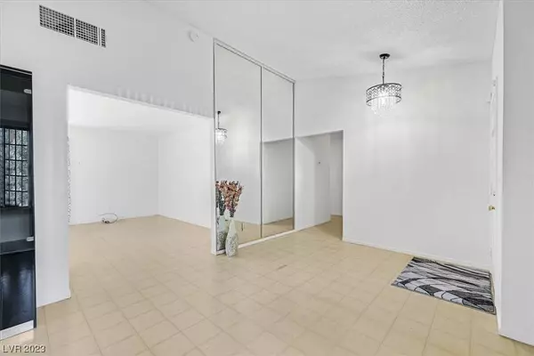 722 Irwindale Avenue, Las Vegas, NV 89123