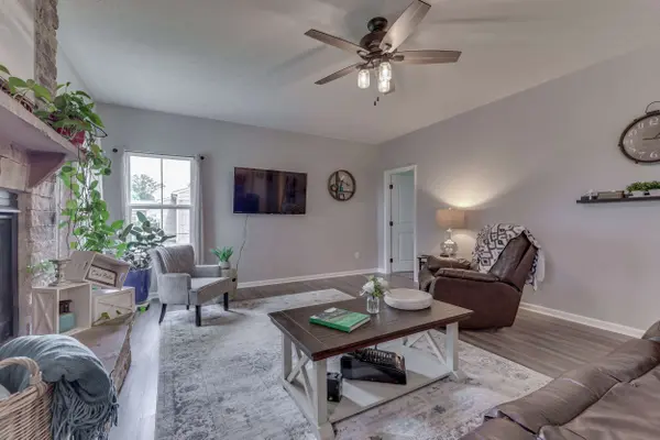 1802 Chateaux CT, Greenwood, IN 46143