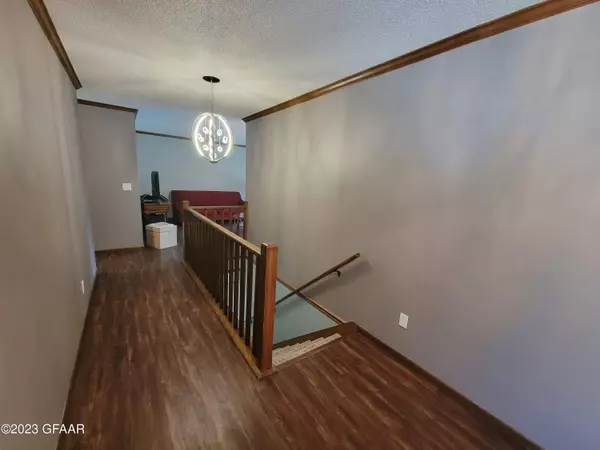 3302 CHERRY LYNN Drive, Grand Forks, ND 58201